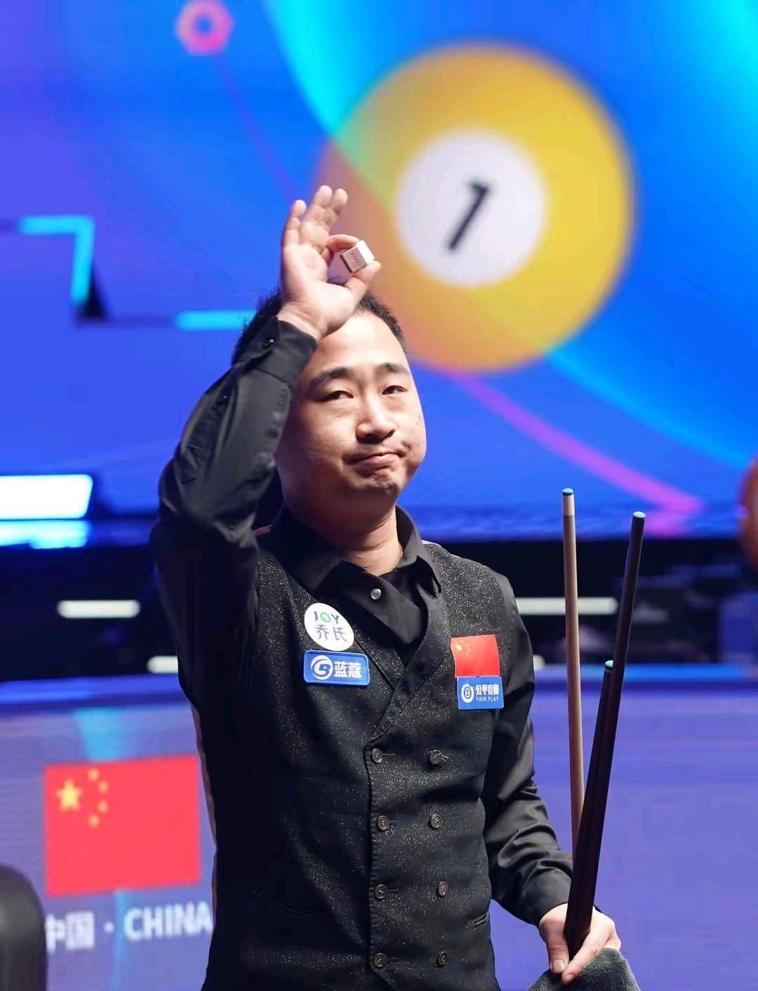 而这背后离 而这背后离